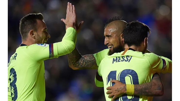 Lionel Messi, Arturo Vidal y su socio Arthur.