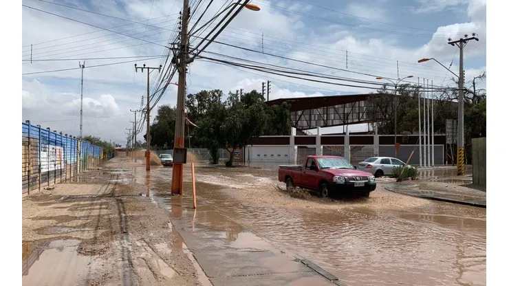 Desborde del Río Loa llega al estadio de Calama.