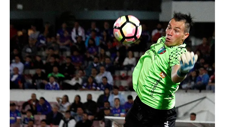 Colo Colo se queda sin arquero suplente y ofrecen a Darío Melo a Mario Salas