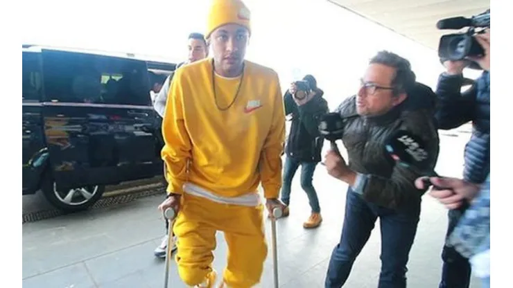 Neymar ante el acoso de la prensa española