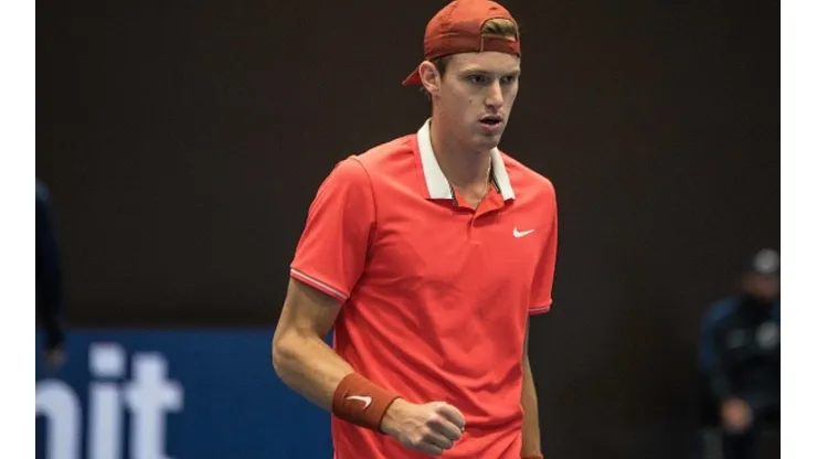 Nico Jarry venció en dos sets a Rodionov y puso a Chile en ventaja en la Copa Davis