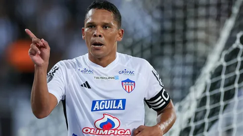 Carlos Bacca apunta a ser titular ante Colo Colo.