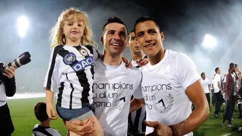 Alexis Sánchez junto a Di Natale celebrando en Udinese