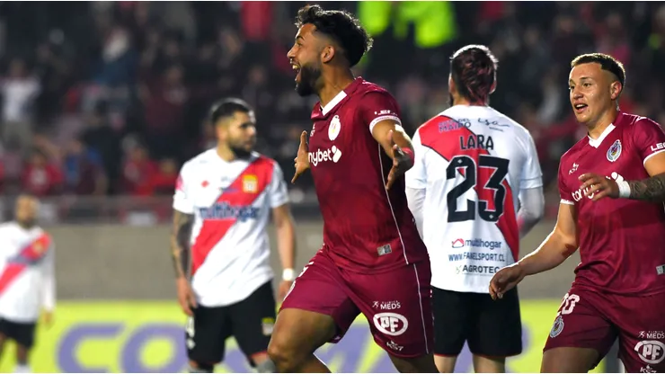Deportes La Serena aumenta su distancia con los escoltas en la cima de Primera B.