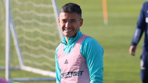 Aránguiz vuelve a jugar por la U en el Superclásico