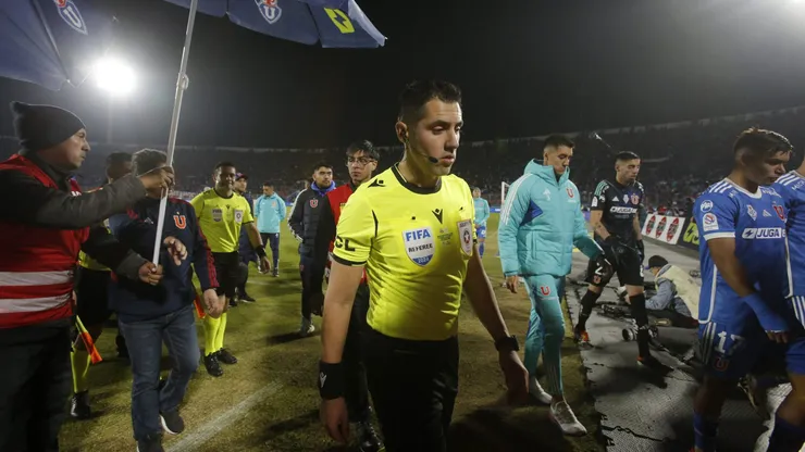 U. de Chile y Colo Colo se enfrentan en el Estadio Nacional.