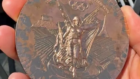 Huston compartió en sus redes el estado de su medalla de bronce a días de haberla ganado.