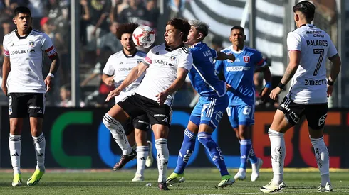 Los jugadores de Universidad de Chile y Colo Colo en el partido de la primera rueda.