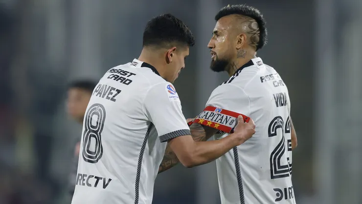 Arturo Vidal llegó en medio de gritos al Nacional.