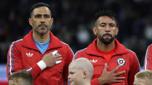 Claudio Bravo celebró el arribo de Mauricio Isla a Colo Colo de manera pública.