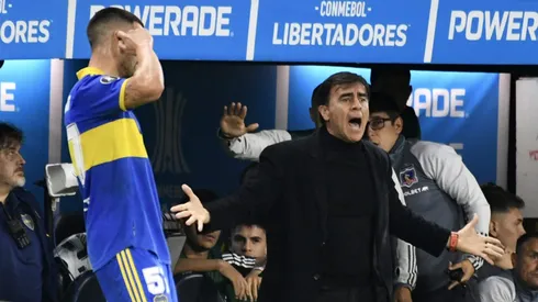 Gustavo Quinteros en La Bombonera ante Boca por Colo Colo.