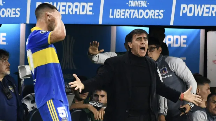 Gustavo Quinteros en La Bombonera ante Boca por Colo Colo.