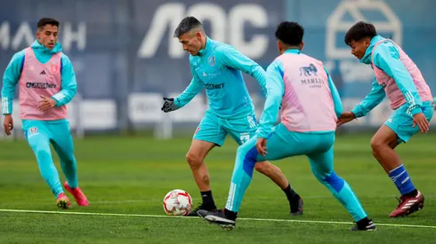 Charles Aránguiz se mostró disponible para disputar el Superclásico.