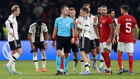 Bartosz Frankowski, árbitro polaco detenido por robar señalética en estado de ebriedad.