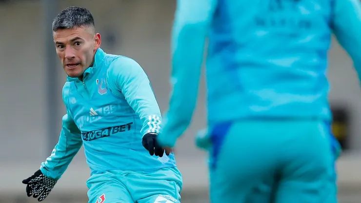 Charles Aránguiz puede jugar el Superclásico