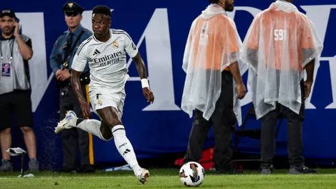 Vinícius Junior corre con el balón en el partido de pretemporada entre Real Madrid y Barcelona en el MetLife Stadium.