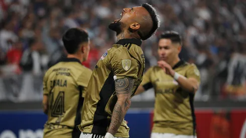 Arturo Vidal celebra su gol para Colo Colo en el partido contra Alianza Lima en la Copa CONMEBOL Libertadores 2024.