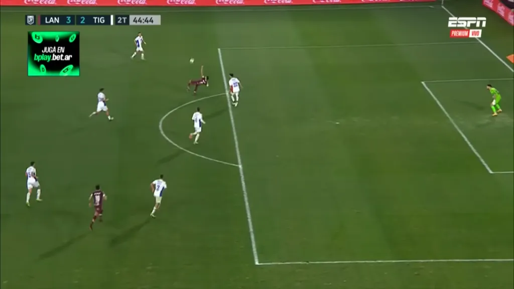 Walter Bou no tuvo mucho tiempo para pensar y resolvió. (Captura ESPN).