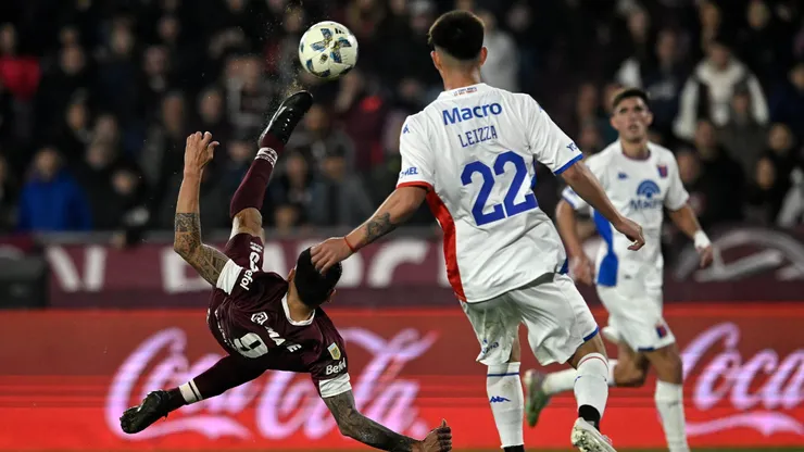 Walter Bou y el momento justo del impacto.