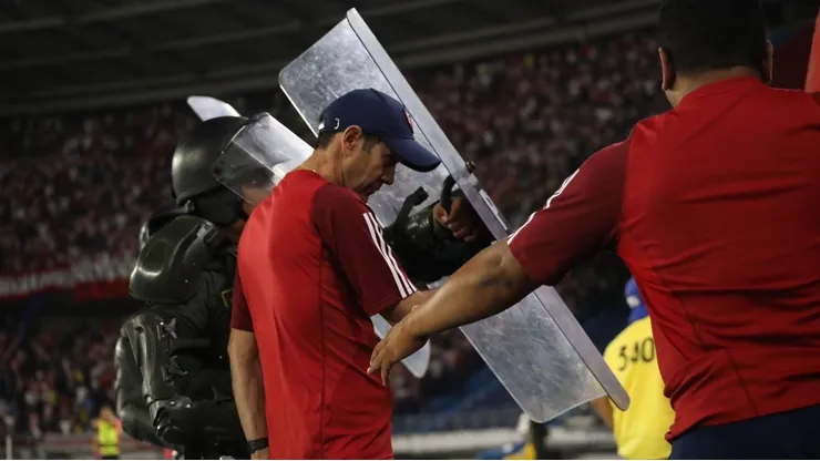 Arturo Reyes colmó la paciencia de los hinchas del Junior