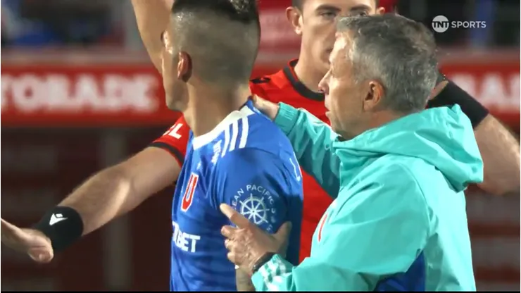 Gustavo Álvarez tuvo que salvar a Leandro Fernández tras el triunfo de la U