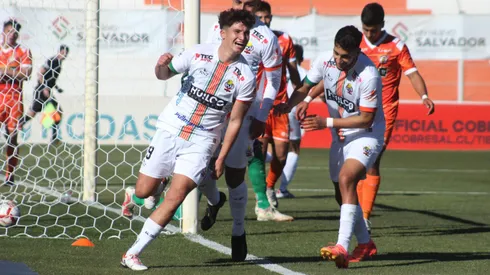 Cobresal derrotó a Cobreloa y respira en el fondo de la tabla.