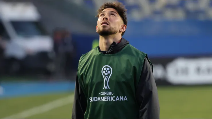 Felipe Loyola todavía no puede debutar en Independiente.