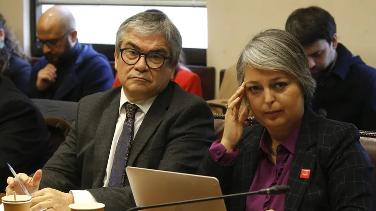 inistro Mario Marcel y ministra Jeanette Jara en la Comisión de Trabajo del Senado.