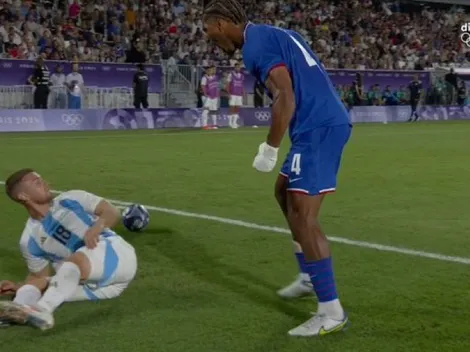 Defensa de Francia le celebra en la cara a un asustado argentino