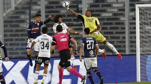 Omar Carabalí se queda en Colo Colo.