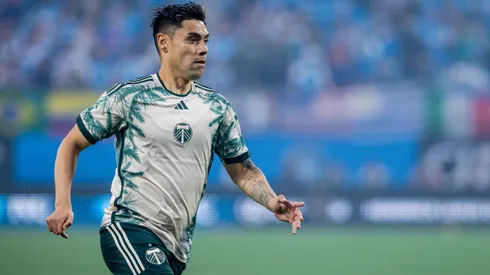 Felipe Mora demuestra que no sólo hace goles en Estados Unidos.