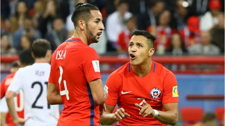 Sánchez y Bravo apoyaron la llegada de Isla a Colo Colo