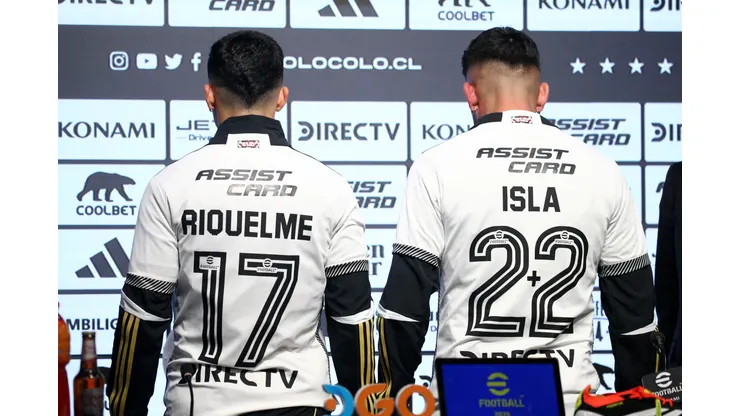 Mauricio Isla fue presentado con la 2+2 en Colo Colo.