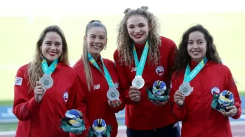 Ina Montt (a la izquierda) se molestó por las críticas de la gente a los deportistas