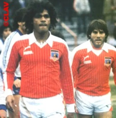 La camiseta roja de Colo Colo de 1983 (Archivo)