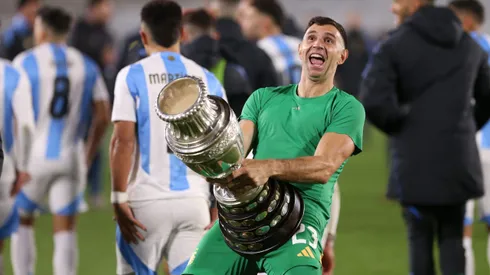 Dibu Martínez es conocido por sus payasadas.