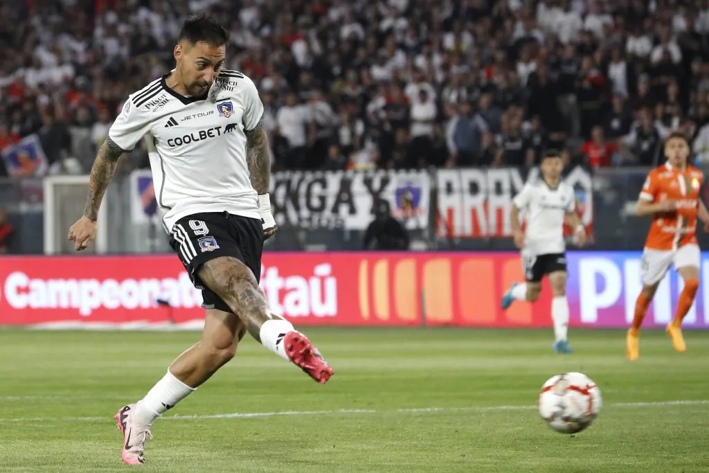 El momento del gol de Javier Correa a Cobresal. Foto: Felipe Zanca/Photosport