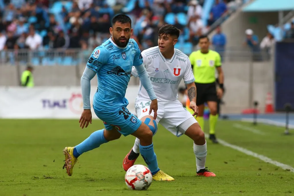 La defensa de la U, donde tres jugadores fueron convocados a Chile, no vio una ante Deportes Iquique y se ganó una feroz crítica de Cristián Caamaño. Foto: Photosport.