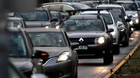 Autos circulando en la calle