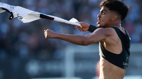 Ronaldo Iván celebra con todo su gol ante Racing