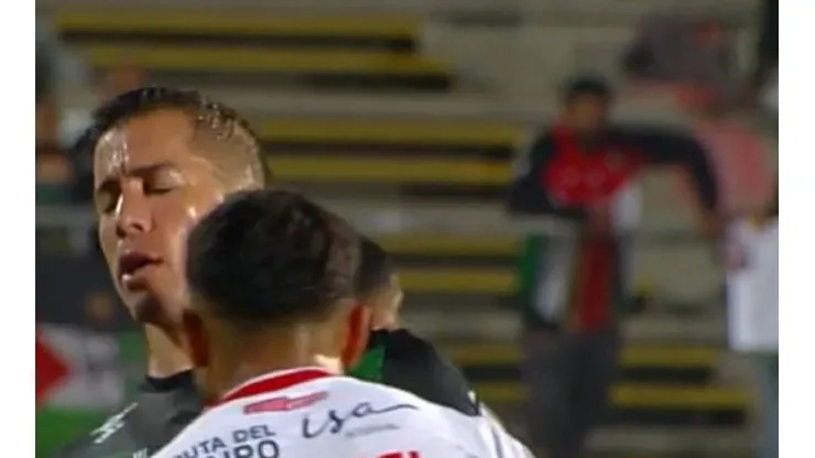 Mario Sandoval tuvo una discusión con Agustín Farías y recibió la tarjeta roja por una agresión.