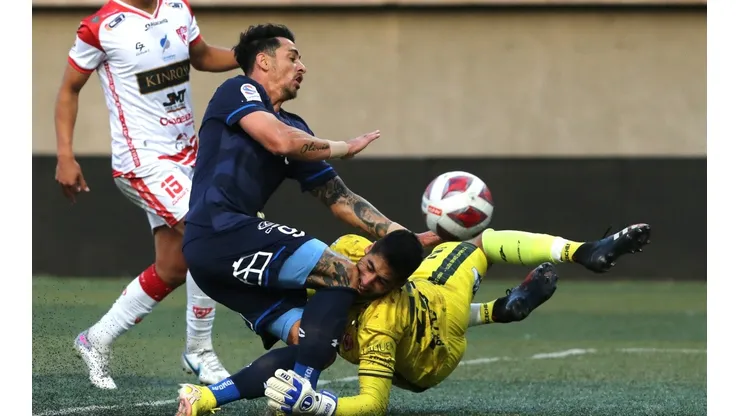 ¡Así fue el rodillazo de Zampedri que sacó del partido a Nelson Espinoza!