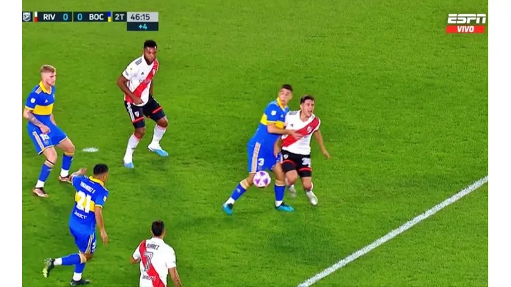 La supuesta falta penal a Solari que se tradujo en el triunfo de River Plate.