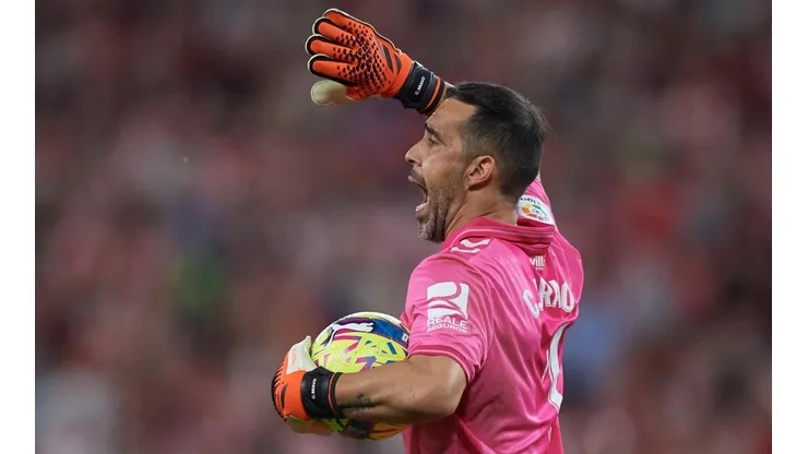 Betis tiene a Bravo y Guardado como sus referentes a renovar para la próxima temporada.