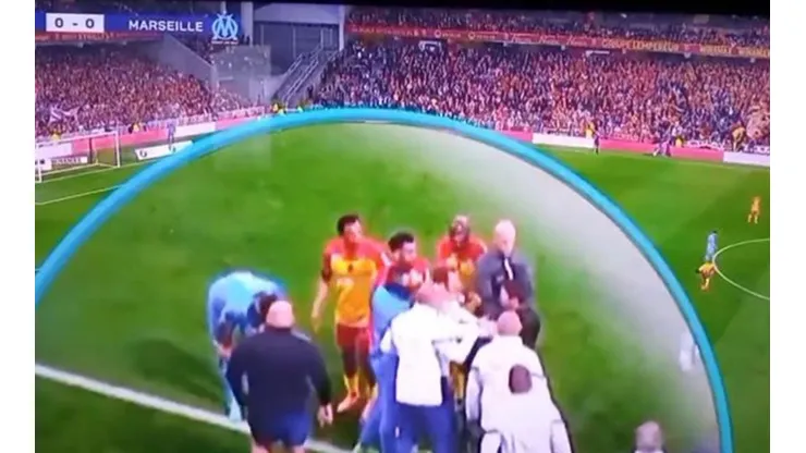 La cachetada de Payet a entrenador rival