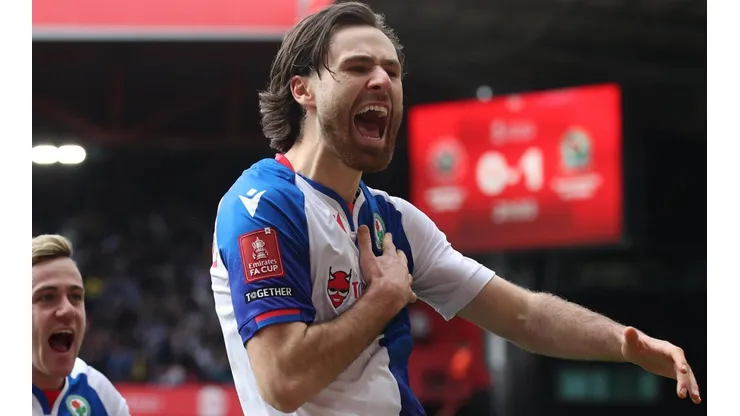 Blackburn Rovers avisó en redes sociales que el delantero inglés-chileno les confirmó que se irá del club.