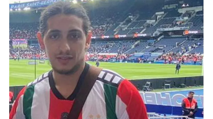 El hincha fue expulsado del estadio Parque de Los Príncipes en París.