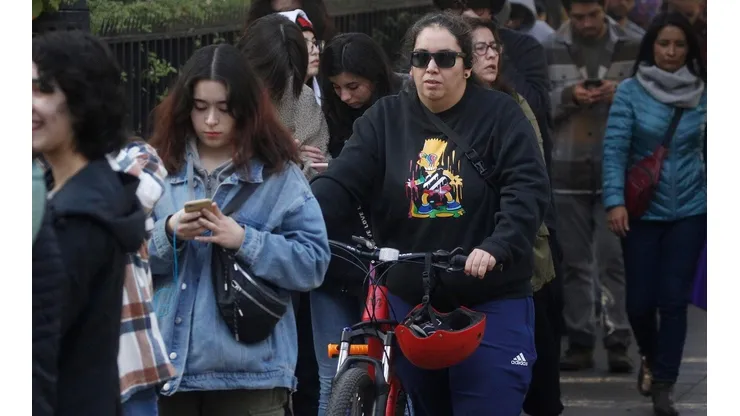 Filas para excusarse una comisaría de Carabiernos (Providencia, 7 de mayo de 2023)