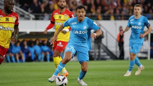 Alexis Sánchez sintió una molestia en el minuto 20 del choque entre Lens y Marsella, y lo sustituyeron en el descanso.