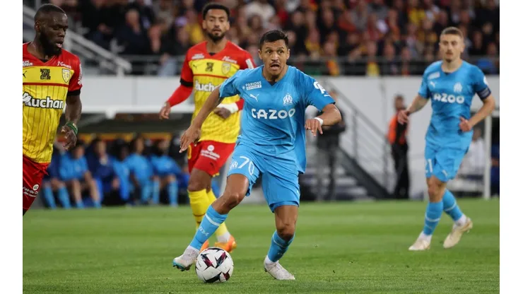 Alexis Sánchez sintió una molestia en el minuto 20 del choque entre Lens y Marsella, y lo sustituyeron en el descanso.